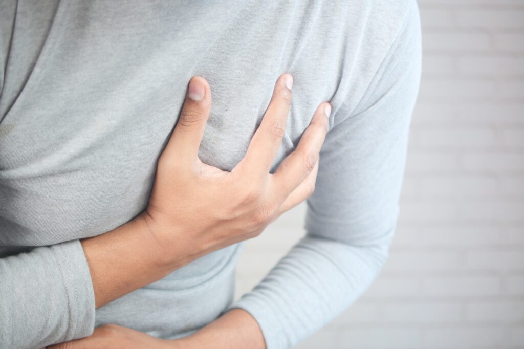 Pourquoi la douleur au piercing du téton peut varier d’une personne à l’autre
